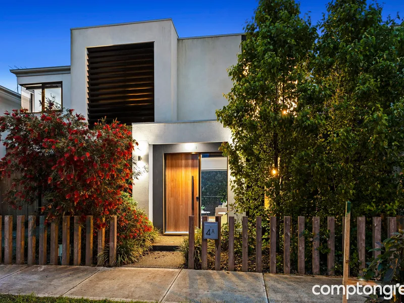Contemporary, Stylish & Sleek 2 Bedroom Townhouse