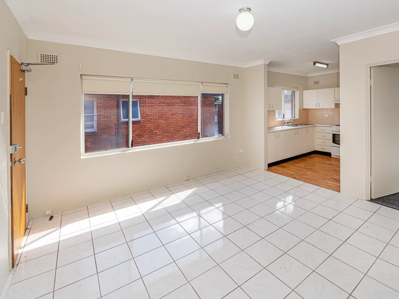 TOP FLOOR THREE BEDROOM APARTMENT