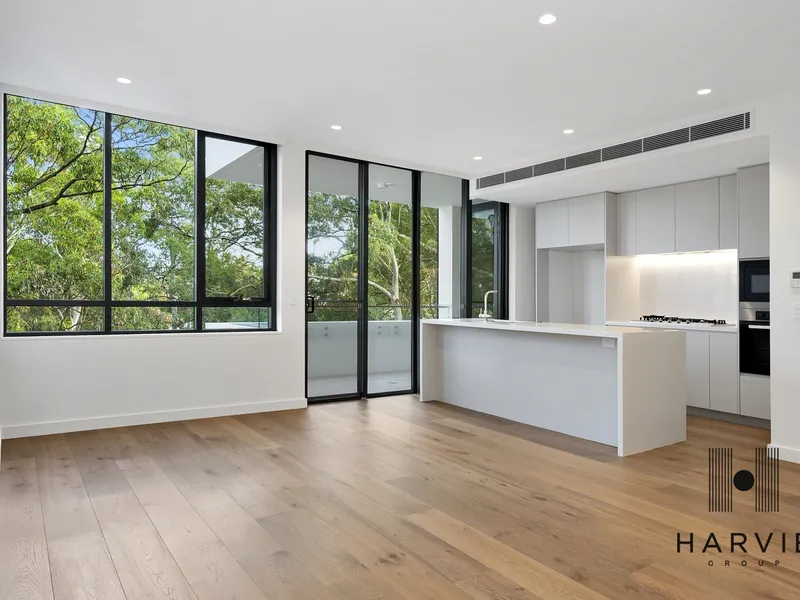 Three bed luxury apartment with outstanding building facilities