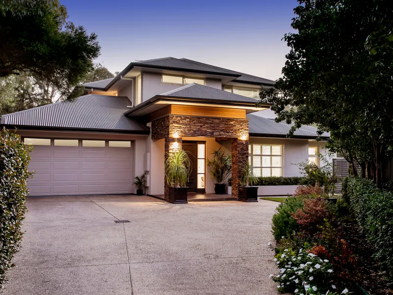 Luxurious Executive “Forever Home” adjacent Linear Park Reserve