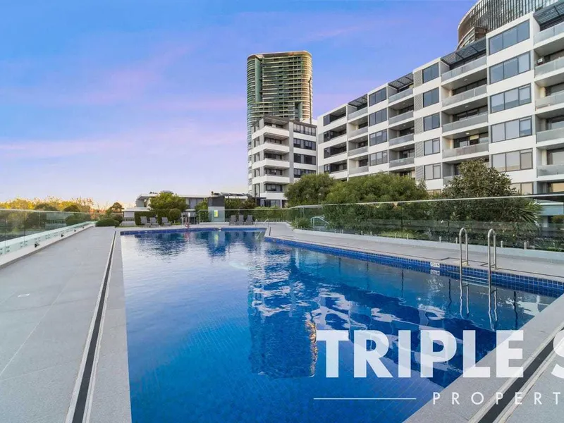 North facing one bedroom apartment in the quiet and peaceful area. This residential complex is also only moments away from Bicentennial Park, Sydney O