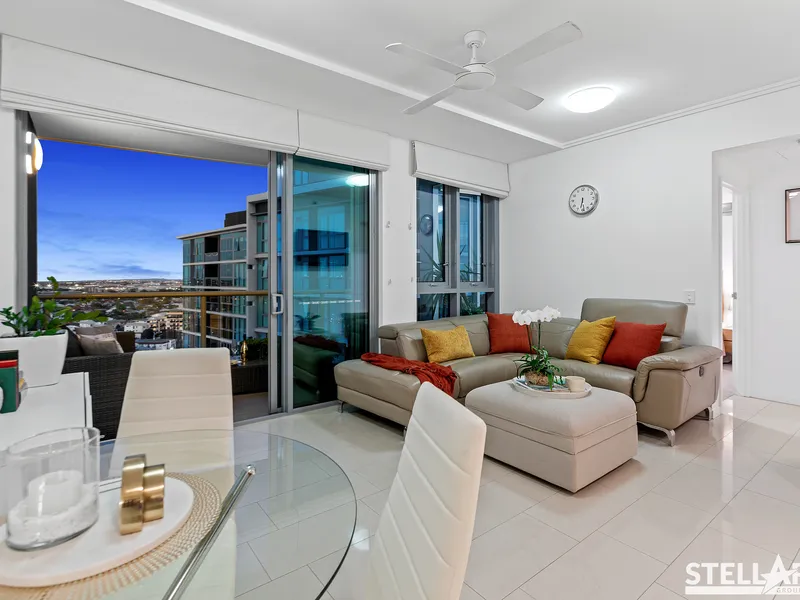 Contemporary Hamilton Riverside Apartment with Spectacular Views!
