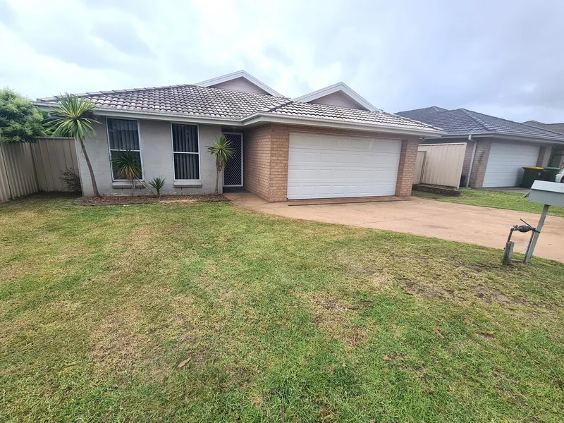 MODERN FAMILY HOME *PETS ON APPLICATION*