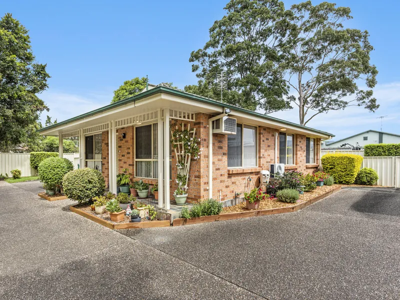 Private and spacious villa, a short stroll to town