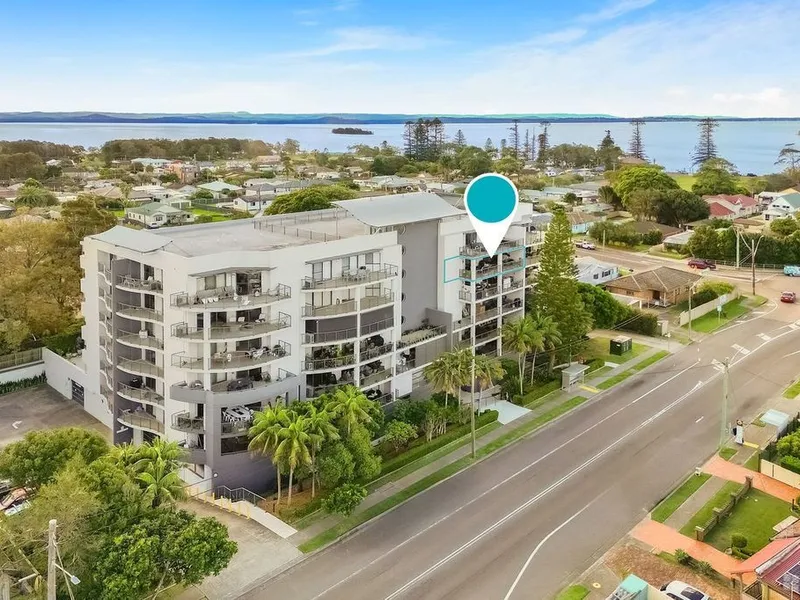 Modern and Spacious 2 Bedroom Apartment with Pool and Great Ocean / Beach Views.