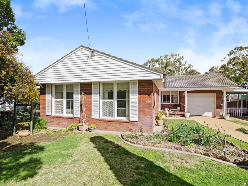 COMFORTABLE 3 BEDROOM HOME IN GARDENS