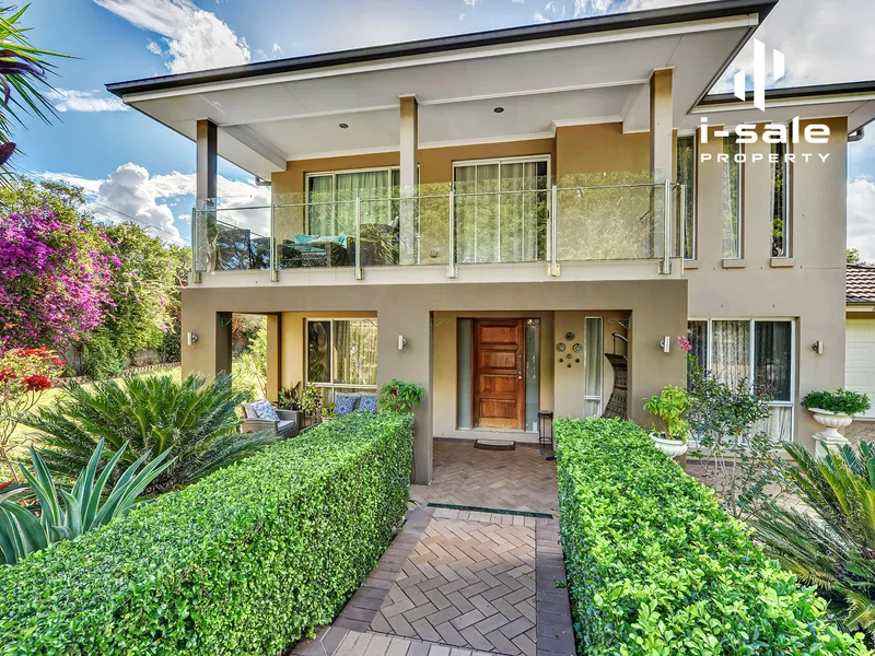 Rare Opportunity - Luxury home on a 990m2 block