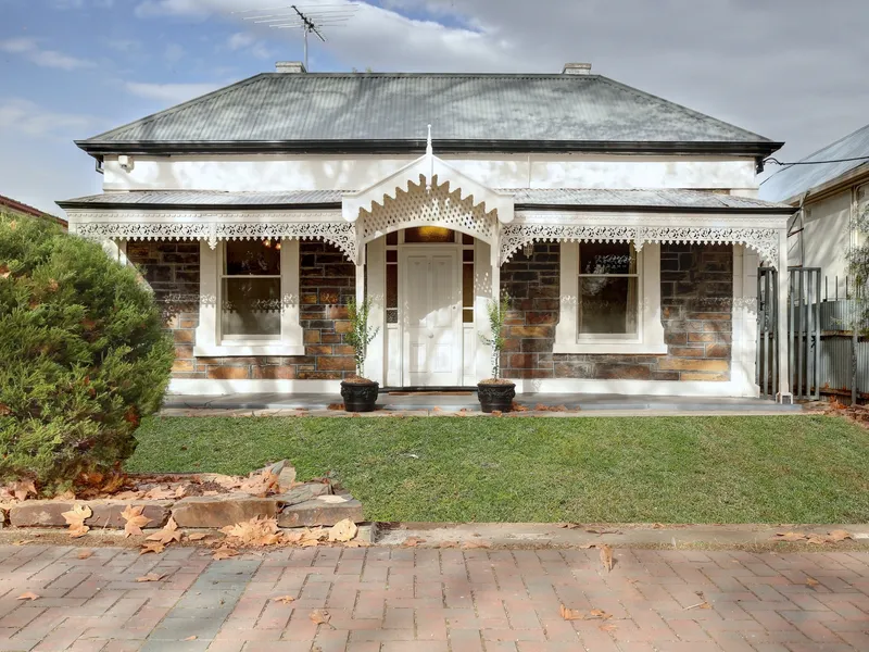 Fabulous St Peters… 15 Minutes to Adelaide City, Wide Streets, Plane trees. But this is a Classic!