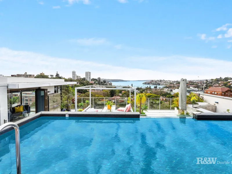 Luxury 3-Bedroom Resort-Style Penthouse With Private Rooftop Terrace, Pool And Majestic Harbour Views