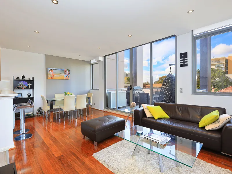 Designer Apartment in Prized Waterside Community