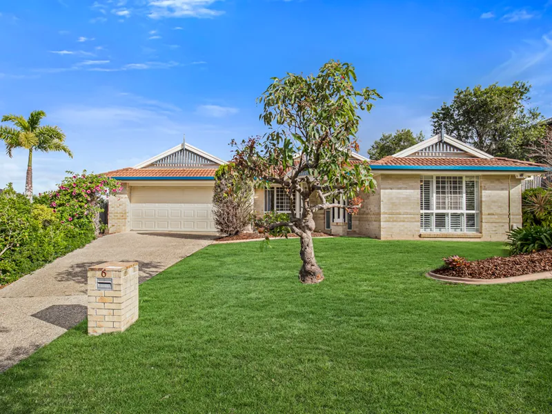 One Owner Spacious Family Home On 800sqm with Great Outlook