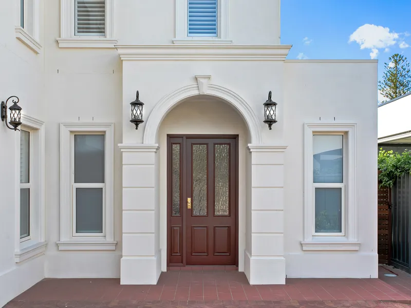 Grand Scale Family Living - Position Perfect