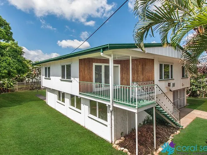 Enjoy the Queenslander lifestyle in the heart of vincent!