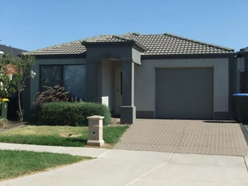 FULLY RENOVATED - FRESHLY PAINTED, NEW FLOATING FLOOR BOARDS AND NEW BLINDS