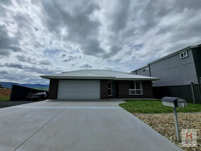 12 Month Lease - $950/week