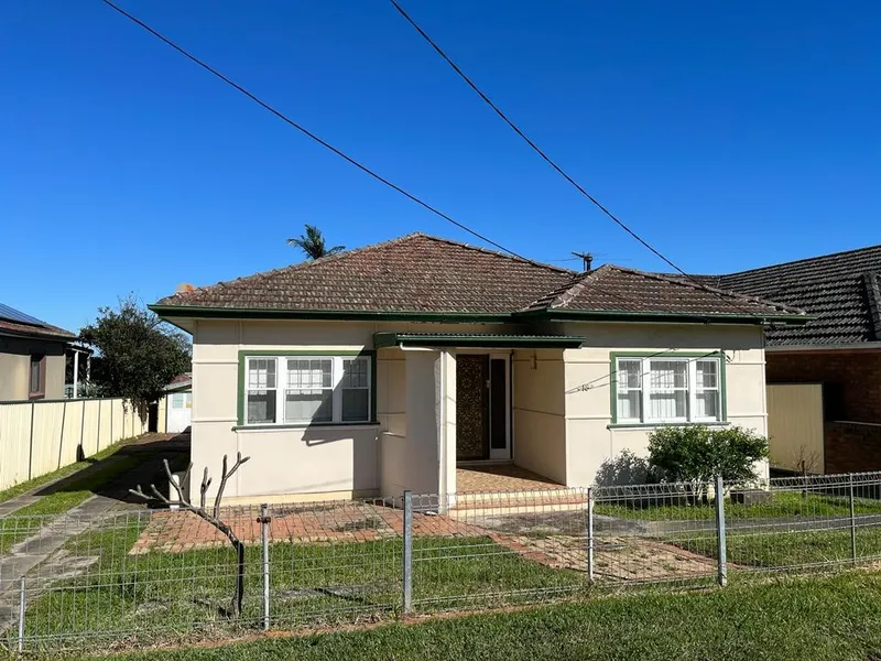WELL KEPT FAMILY HOME, CONVENIENT LOCATION.