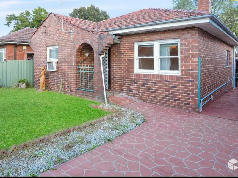 Freshly painted and update house for rent at Parramatta