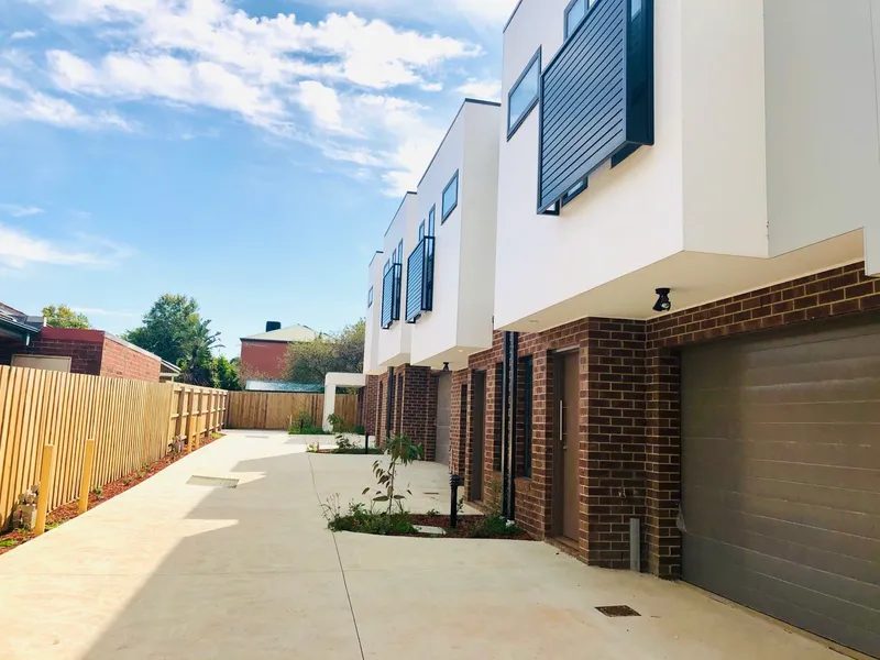 $400/week Almost new Townhouses in Convenient Central Location Walking To Train Station!