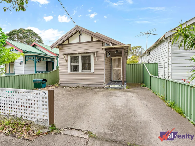 Freestanding 3 bed house at blue-ribbon location