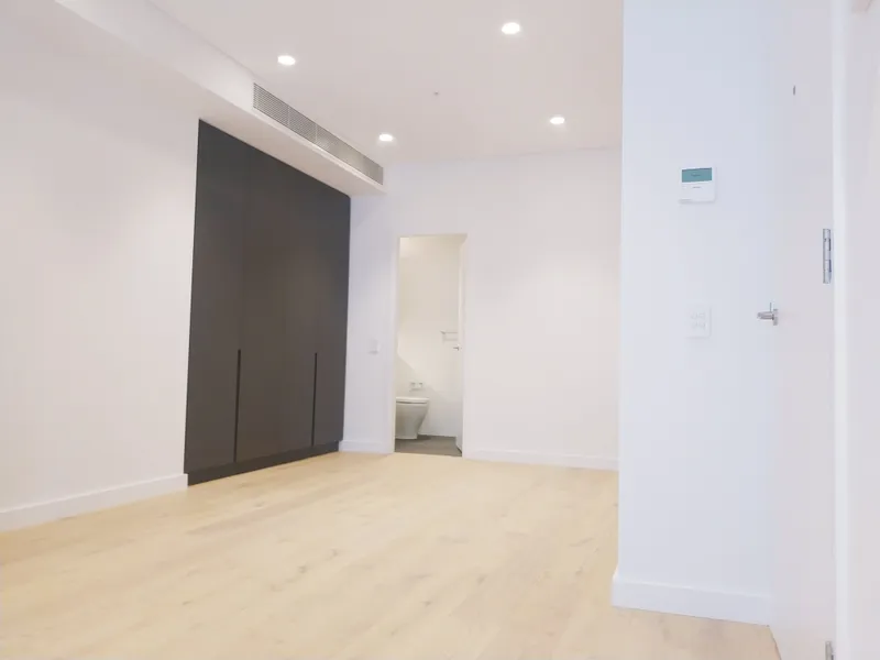 Brand new 1 bedroom apartment in North Sydney ! BEST PRICE~~