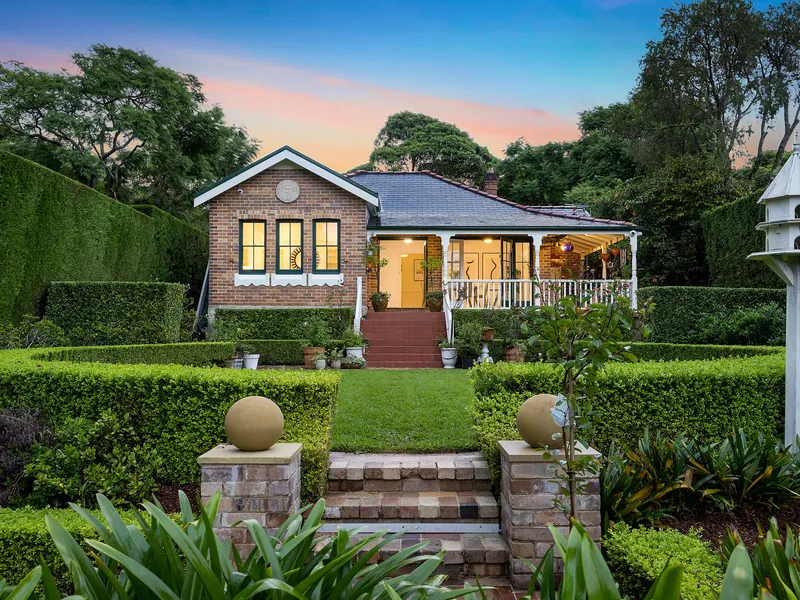 Enchanting gardens, charming single level 'Elsinore'