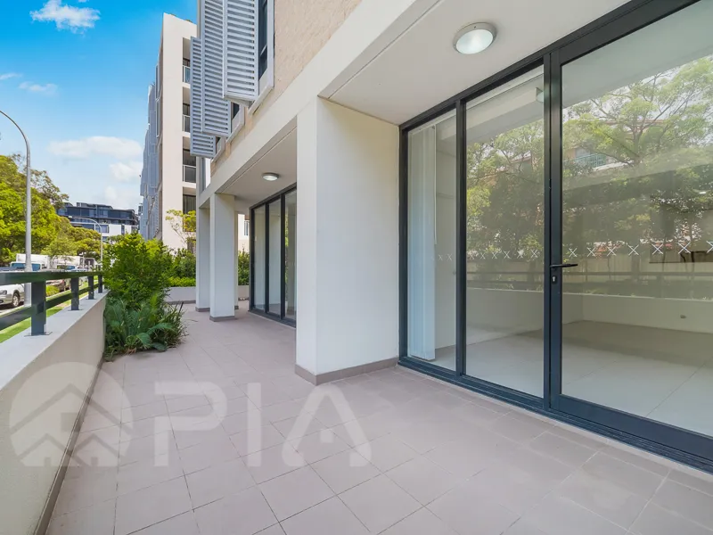 Huge 229 sqm apartment with large wrap around courtyard and dual entrances