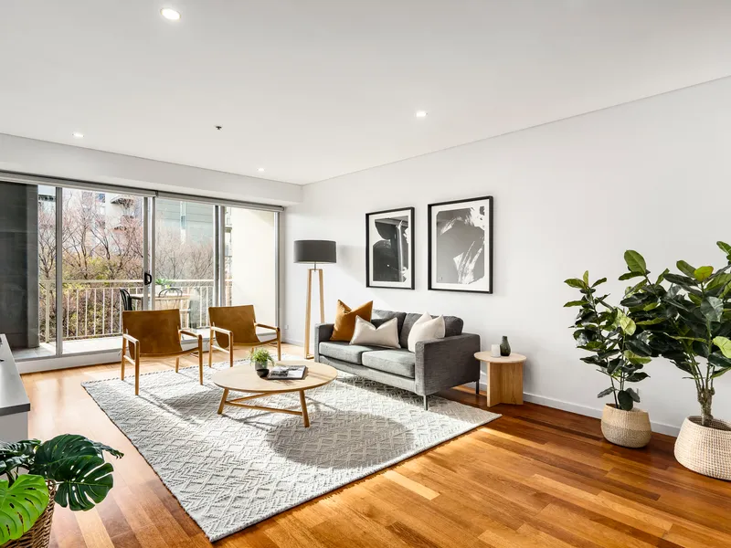 Low-Maintenance Beachside Living with Home Office/Sitting Room