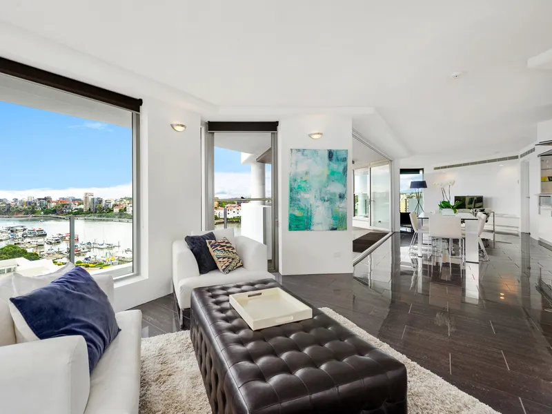 First Class Riverfront Residence