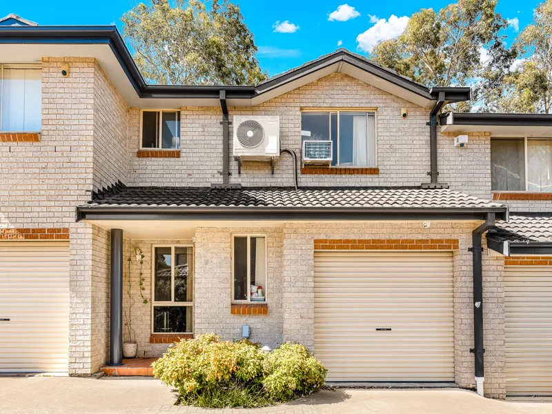 4 MINUTES TO ROOTY HILL TRAIN STATION!