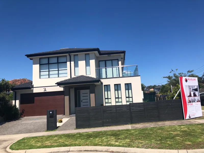 A stunning family home top location with class & style 