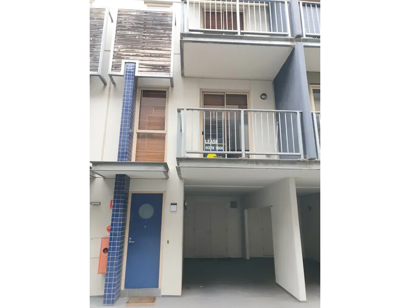 EXCEPTIONAL INNER CITY LIVING