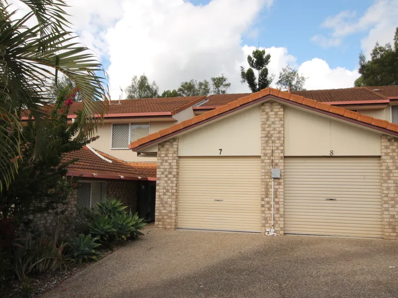 Good size Townhouse in Great Complex