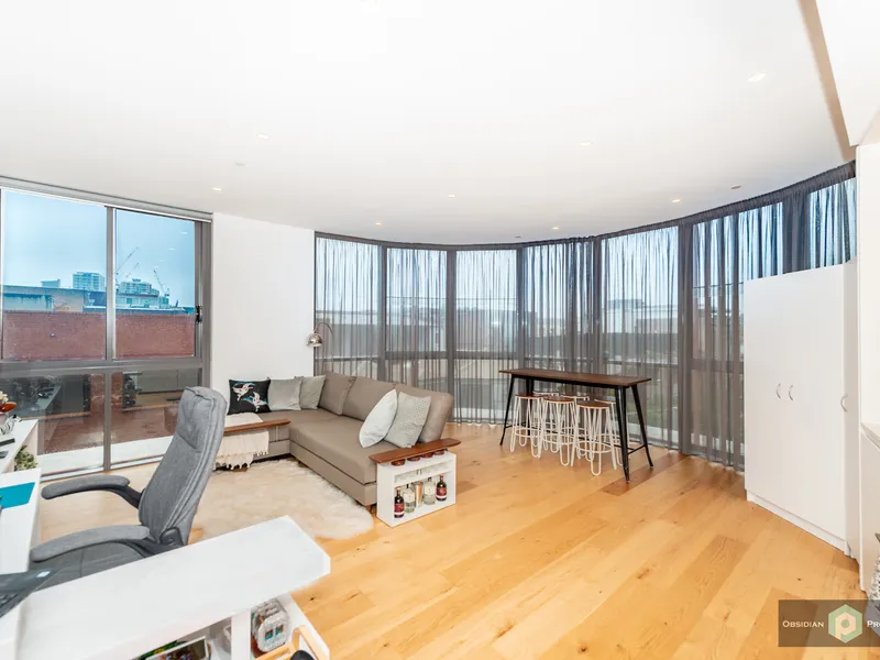 Stunning Executive One Bedroom Apartment in the Heart of 