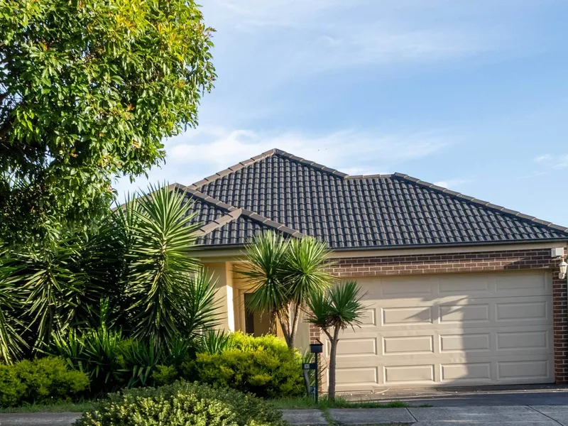 Family home in the heart of Caroline Springs!