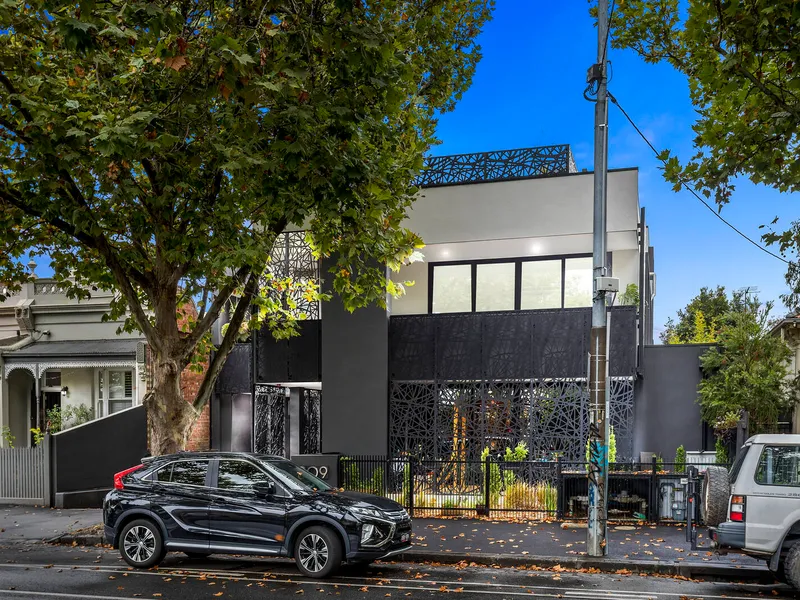Elegant boutique apartment in prime Rathdowne location