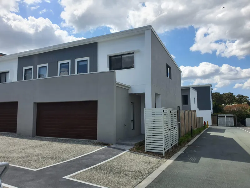 Modern Two Storey Townhouse with double garage