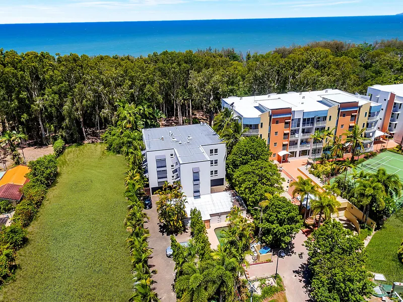 Absolute Beachfront ! 