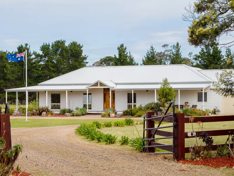 LUXURIOUS COUNTRY LIFESTYLE