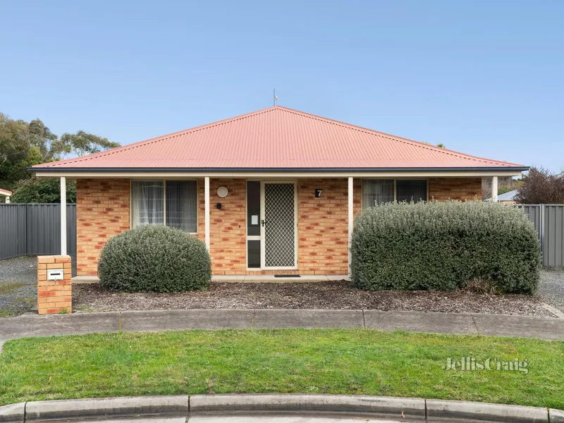 A Family Lifestyle in Picturesque Court Location