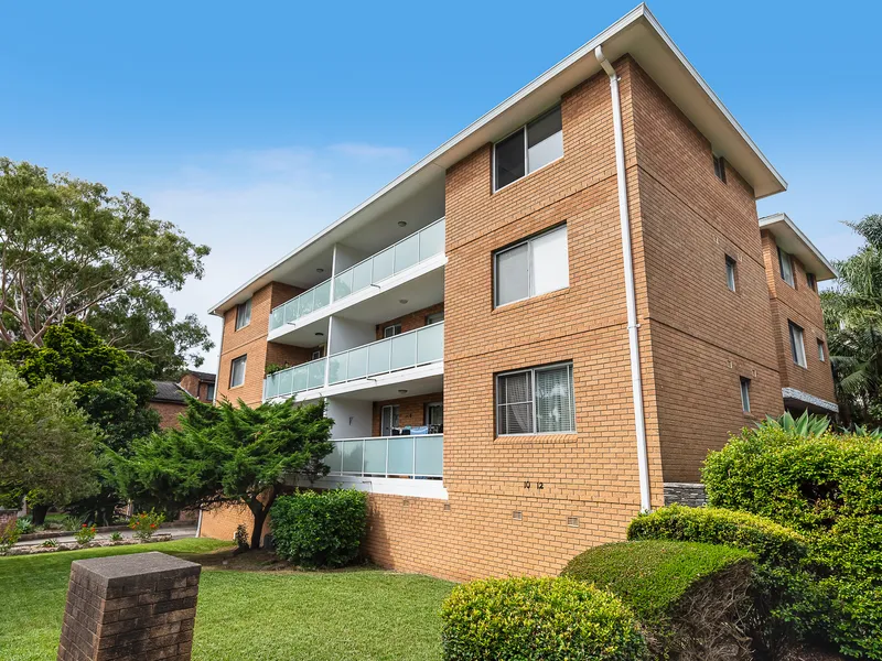 Top floor apartment located for lifestyle