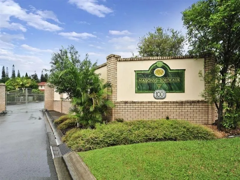Air Conditioned Townhouse in Convenient and Peaceful location. Warrigal State School Catchment