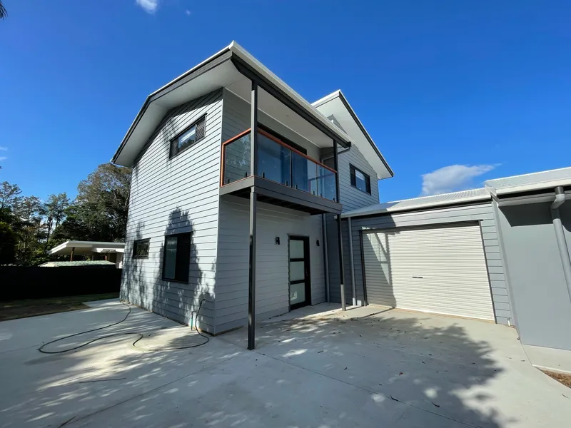 Large 3 bedroom 2 story unit in Glass House Mountains