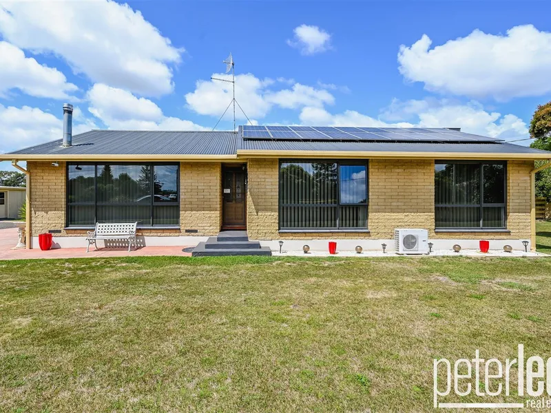 Expansive Family Home with the Ultimate Garage