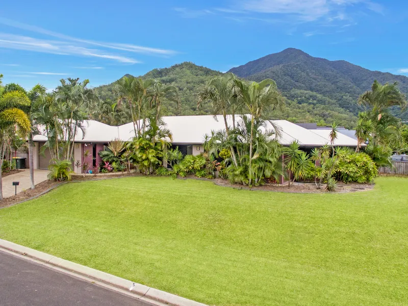 IMPRESSIVE FAMILY LIVING IN PRIME LOCATION - Corner Block