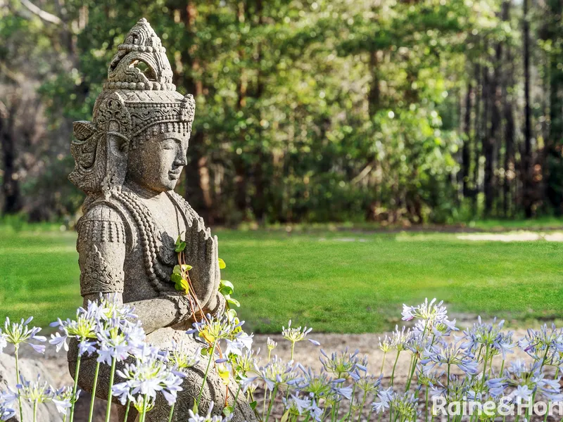 Immaculate Acreage Retreat Property - The Perfect Set Up!