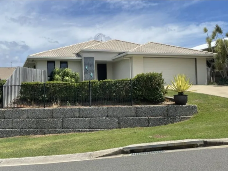 LARGE FAMILY HOME - NEAR THE GOLF CLUB