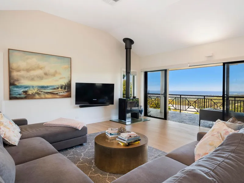 Contemporary Luxury, Ocean Panoramas and Country Vibes - Minutes to the Beach