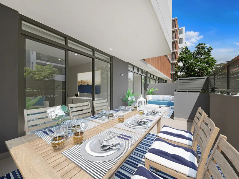 Over-sized and sunny courtyard apartment
