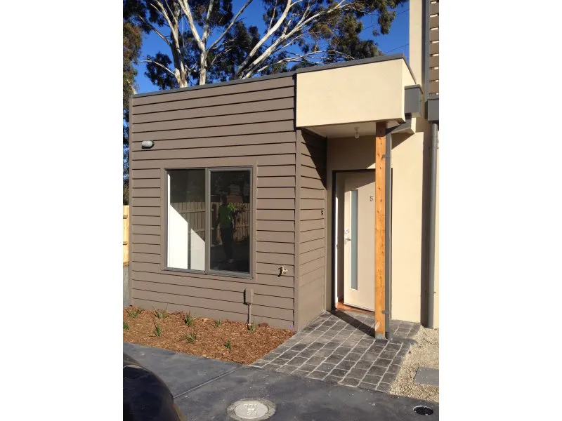 SUPERB LOCATION 2 BEDROOM UNIT