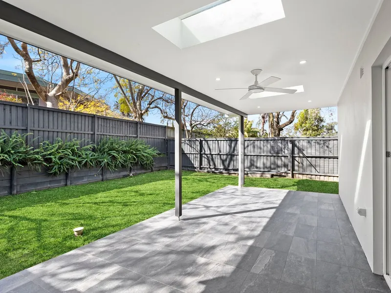 Pet-Friendly Luxurious 2-Bedroom Granny Flat with Hampton-Style Elegance and Garden Views